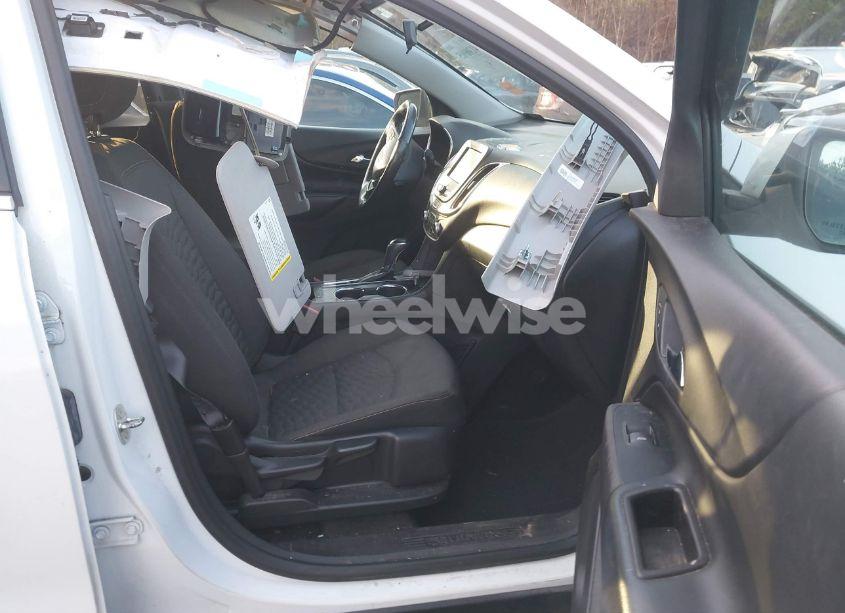 Photo 5 of 2018 Chevrolet Equinox LT (VIN 3GNAXJEVXJS556974)