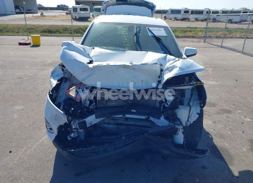 Photo 13 of 2018 Chevrolet Equinox LT (VIN 3GNAXJEVXJS573810)