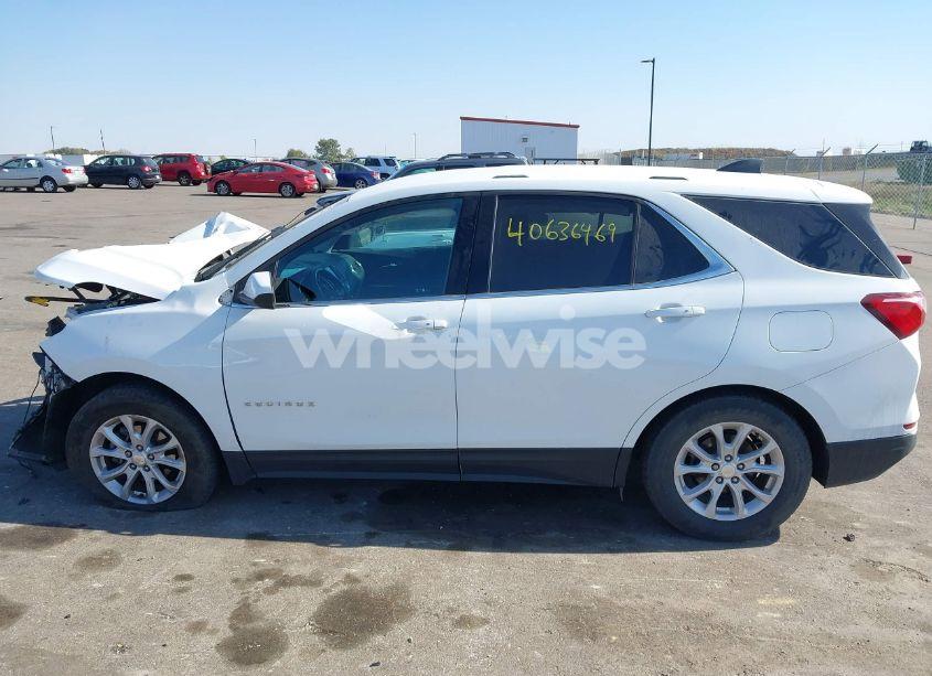 Photo 15 of 2018 Chevrolet Equinox LT (VIN 3GNAXJEVXJS573810)