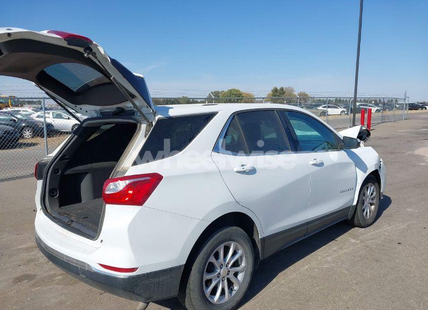 Photo 4 of 2018 Chevrolet Equinox LT (VIN 3GNAXJEVXJS573810)