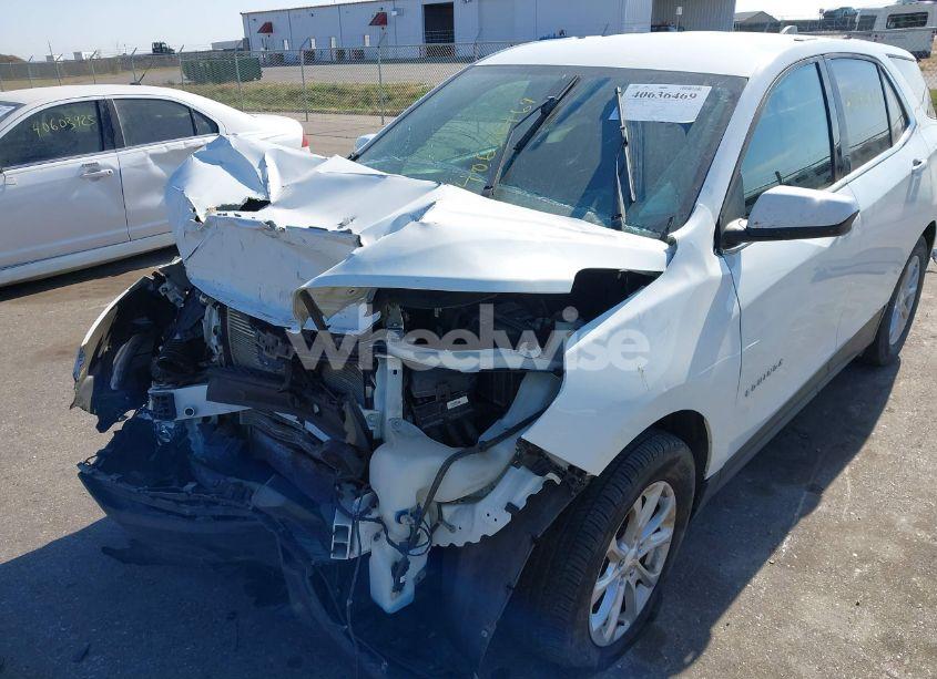 Photo 6 of 2018 Chevrolet Equinox LT (VIN 3GNAXJEVXJS573810)