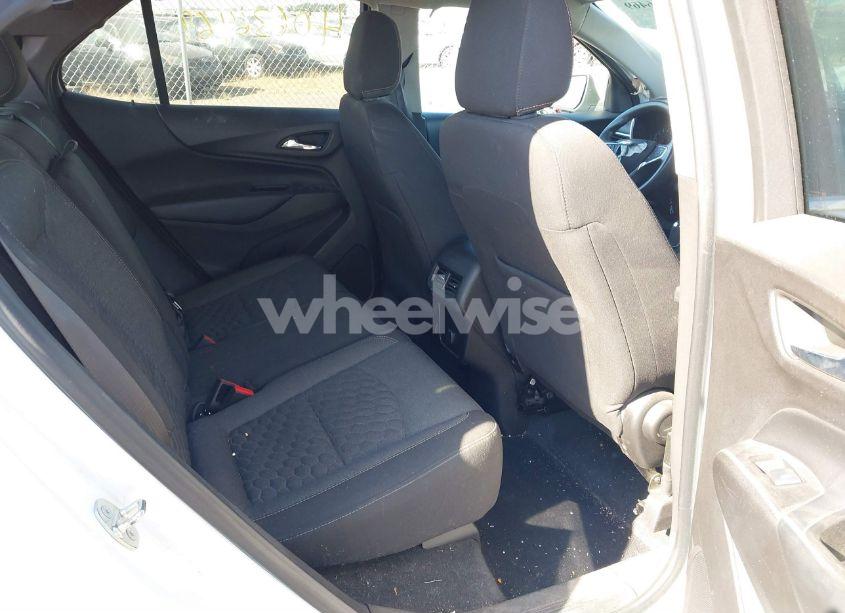 Photo 8 of 2018 Chevrolet Equinox LT (VIN 3GNAXJEVXJS573810)