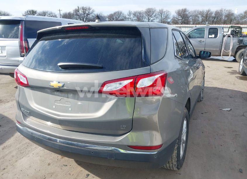Photo 4 of 2018 Chevrolet Equinox LT (VIN 3GNAXJEVXJS573953)