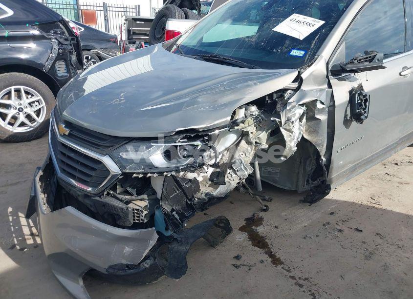 Photo 6 of 2018 Chevrolet Equinox LT (VIN 3GNAXJEVXJS573953)