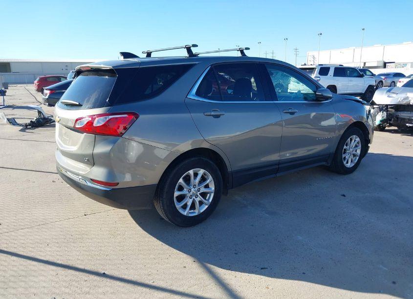 Photo 4 of 2018 Chevrolet Equinox LT (VIN 3GNAXJEVXJS579607)