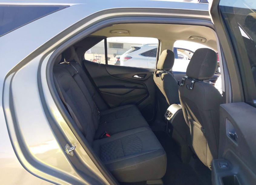 Photo 8 of 2018 Chevrolet Equinox LT (VIN 3GNAXJEVXJS579607)