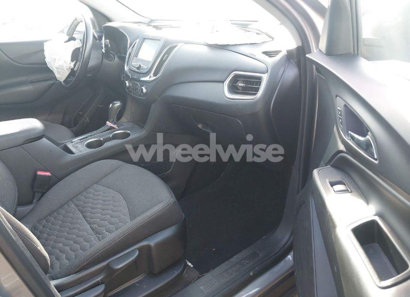 Photo 5 of 2018 Chevrolet Equinox LT (VIN 3GNAXJEVXJS614100)