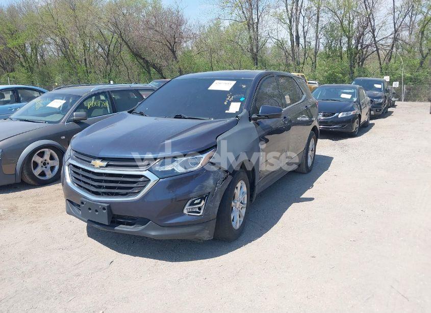 Photo 2 of 2018 Chevrolet Equinox LT (VIN 3GNAXJEVXJS629129)