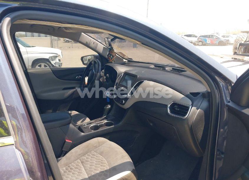 Photo 5 of 2018 Chevrolet Equinox LT (VIN 3GNAXJEVXJS629129)