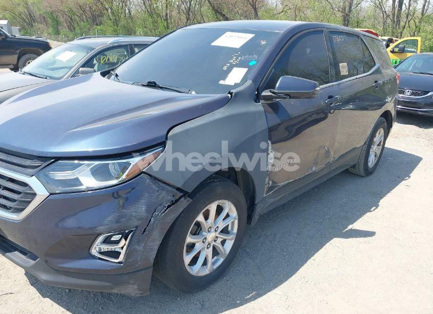 Photo 6 of 2018 Chevrolet Equinox LT (VIN 3GNAXJEVXJS629129)