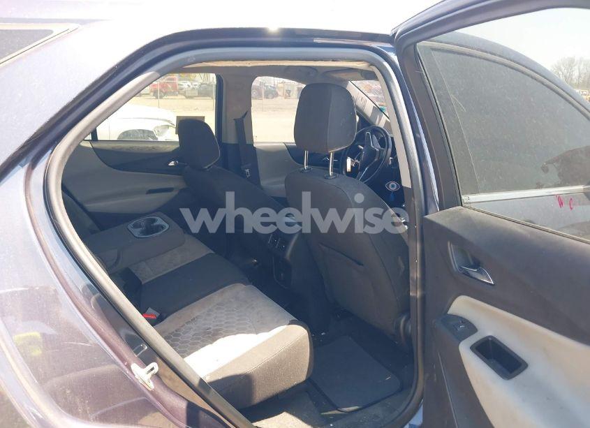 Photo 8 of 2018 Chevrolet Equinox LT (VIN 3GNAXJEVXJS629129)