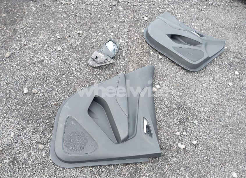 Photo 12 of 2018 Chevrolet Equinox LT (VIN 3GNAXJEVXJS635688)