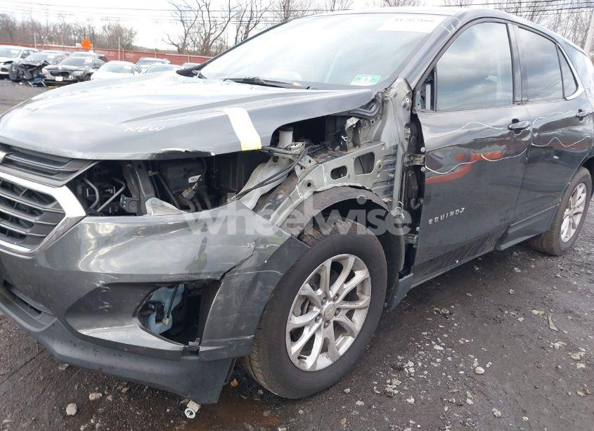 Photo 6 of 2018 Chevrolet Equinox LT (VIN 3GNAXJEVXJS635688)