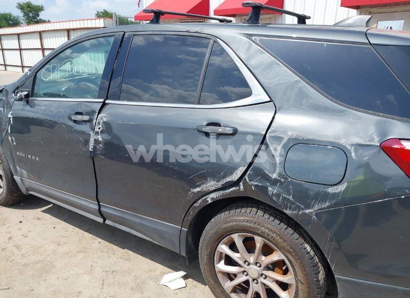 Photo 11 of 2018 Chevrolet Equinox LT (VIN 3GNAXJEVXJS638753)