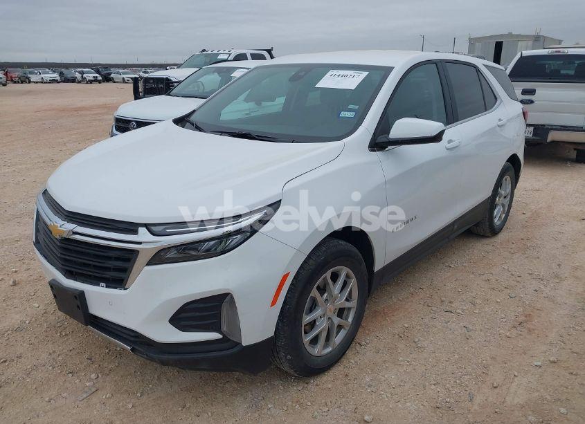 Photo 2 of 2024 Chevrolet Equinox FWD LT (VIN 3GNAXKEG0RL361317)