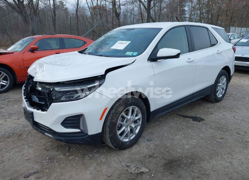 Photo 2 of 2024 Chevrolet Equinox FWD LT (VIN 3GNAXKEG1RL363819)