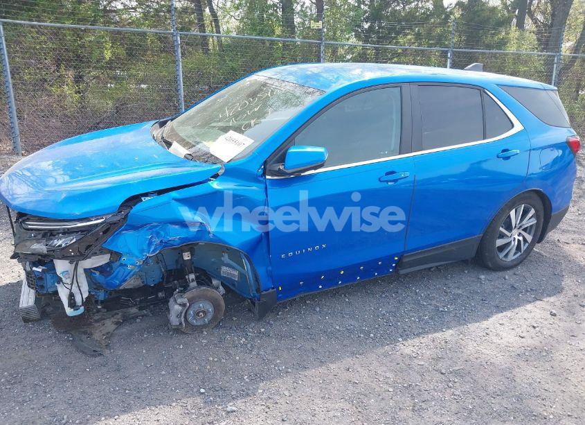 Photo 2 of 2024 Chevrolet Equinox FWD LT (VIN 3GNAXKEG1RS140640)