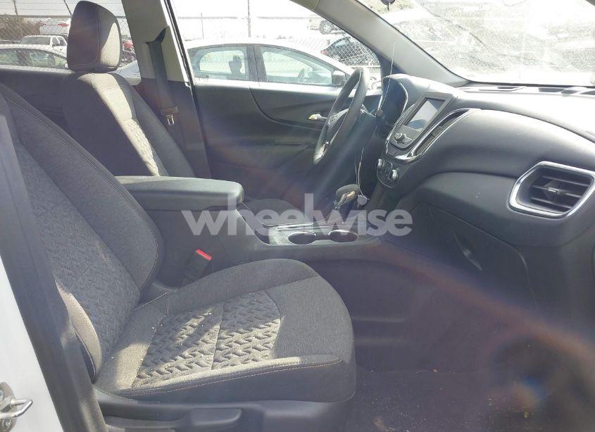 Photo 5 of 2024 Chevrolet Equinox FWD LT (VIN 3GNAXKEG4RL353172)