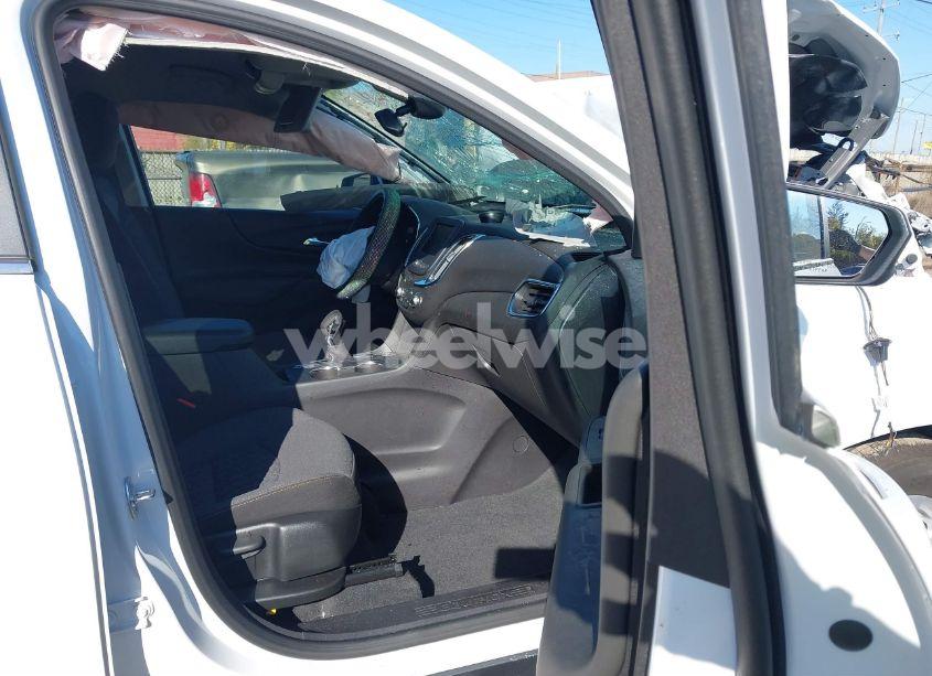 Photo 5 of 2024 Chevrolet Equinox FWD LT (VIN 3GNAXKEG4RL354502)