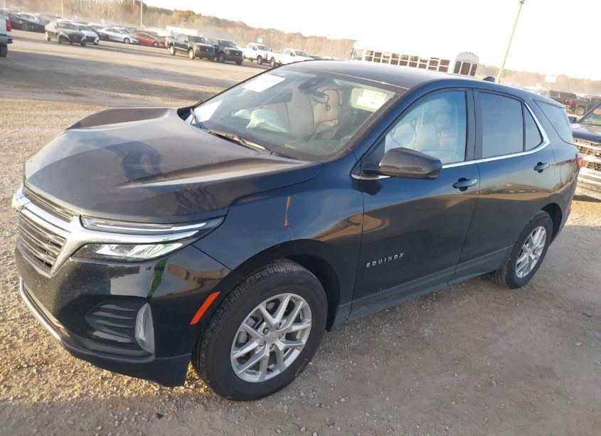 Photo 2 of 2024 Chevrolet Equinox FWD LT (VIN 3GNAXKEG5RL233557)