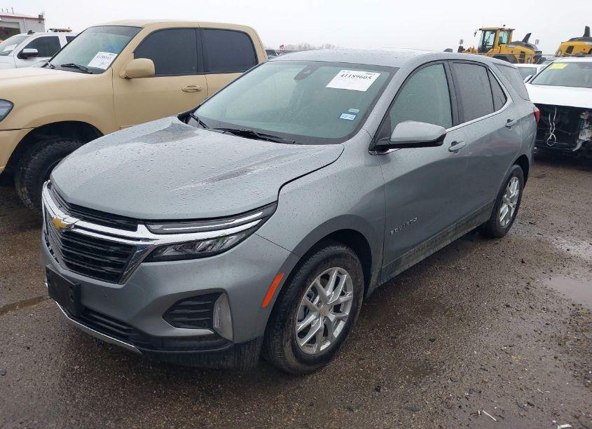 Photo 2 of 2024 Chevrolet Equinox FWD LT (VIN 3GNAXKEG5RS240403)