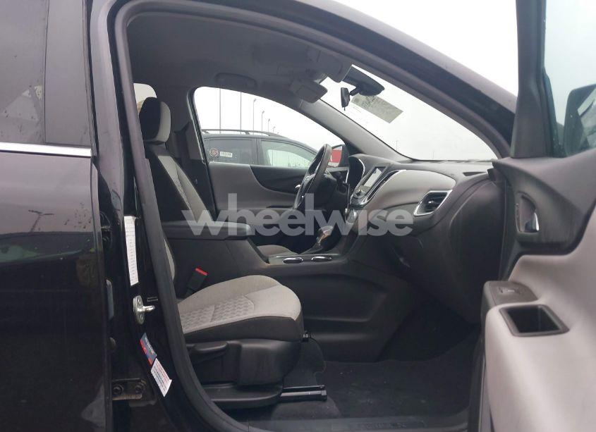 Photo 5 of 2023 Chevrolet Equinox FWD LT (VIN 3GNAXKEG6PL266354)