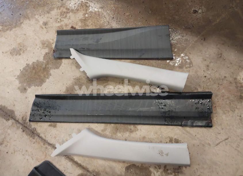 Photo 12 of 2024 Chevrolet Equinox FWD LT (VIN 3GNAXKEG7RS233288)