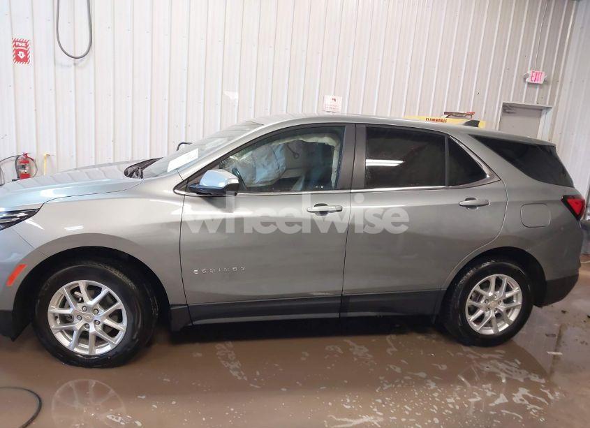 Photo 15 of 2024 Chevrolet Equinox FWD LT (VIN 3GNAXKEG7RS233288)