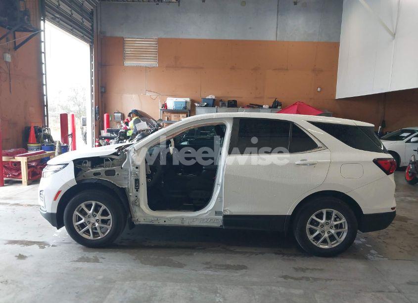 Photo 15 of 2023 Chevrolet Equinox FWD LT (VIN 3GNAXKEG8PS142060)