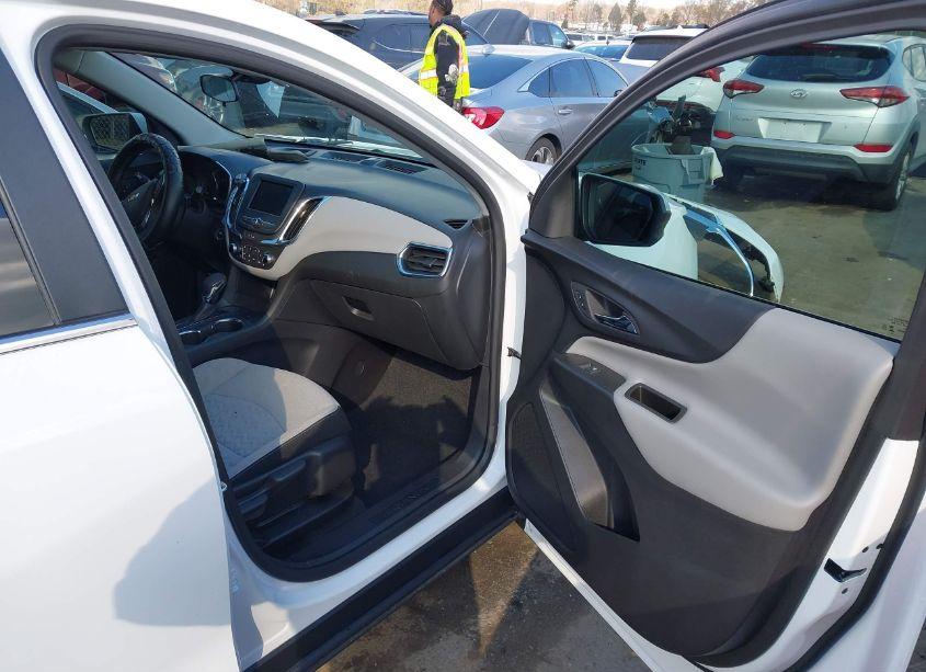 Photo 5 of 2023 Chevrolet Equinox FWD LT (VIN 3GNAXKEGXPL234121)