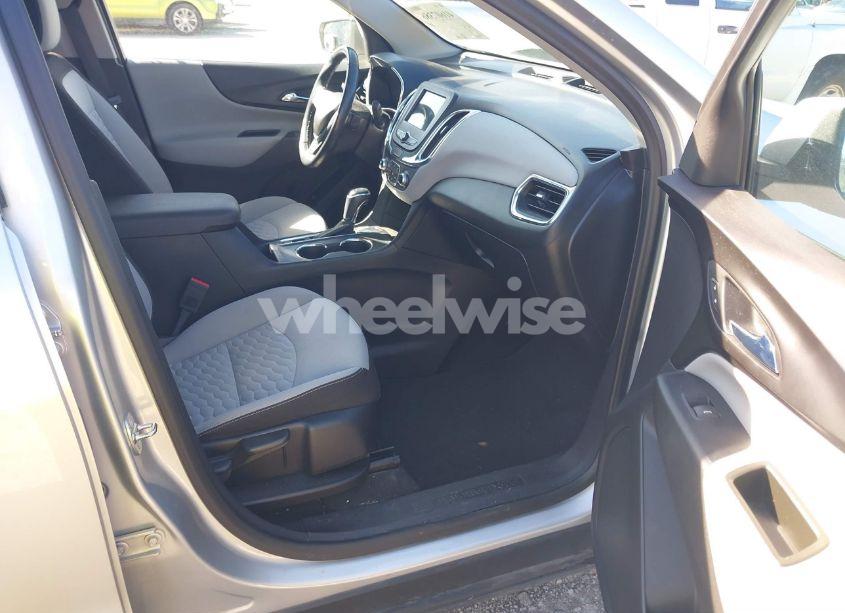 Photo 5 of 2019 Chevrolet Equinox LT (VIN 3GNAXKEV0KS519472)