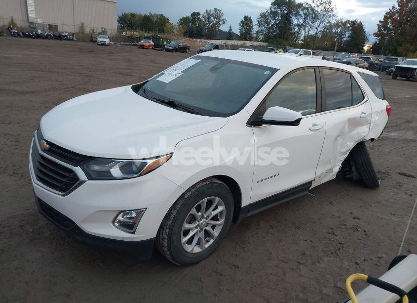 Photo 2 of 2021 Chevrolet Equinox FWD LT (VIN 3GNAXKEV0MS100623)
