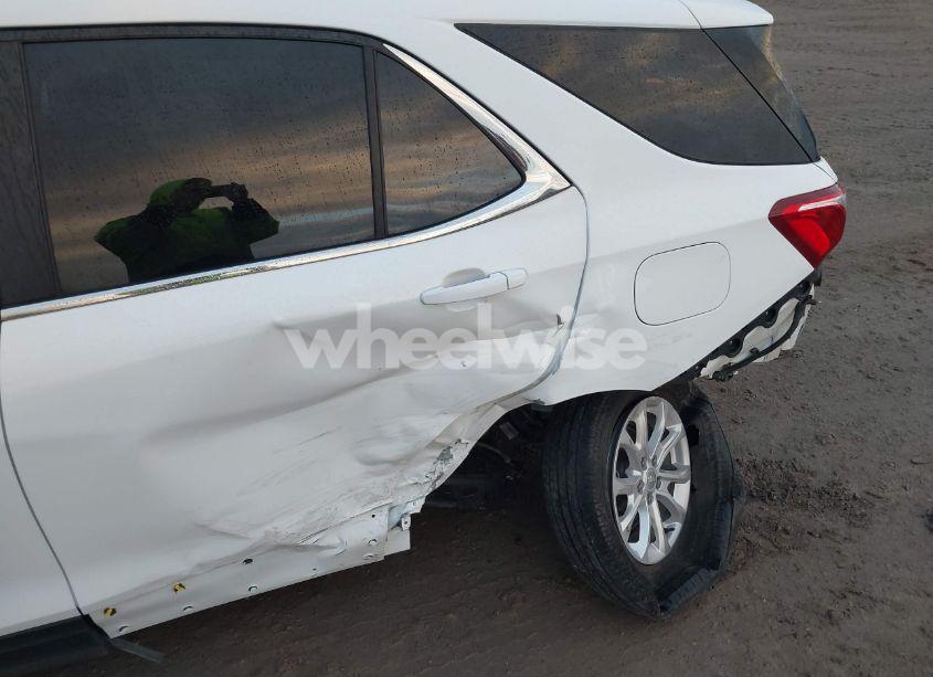 Photo 6 of 2021 Chevrolet Equinox FWD LT (VIN 3GNAXKEV0MS100623)