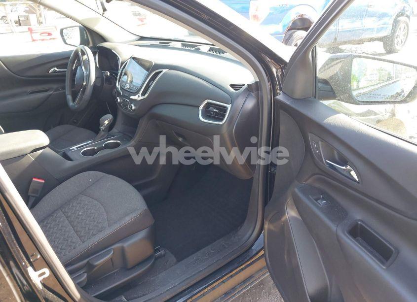 Photo 5 of 2022 Chevrolet Equinox FWD LT (VIN 3GNAXKEV0NL166990)