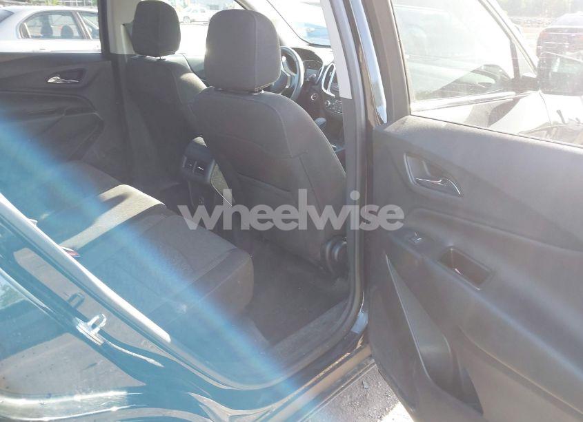 Photo 8 of 2022 Chevrolet Equinox FWD LT (VIN 3GNAXKEV0NL166990)