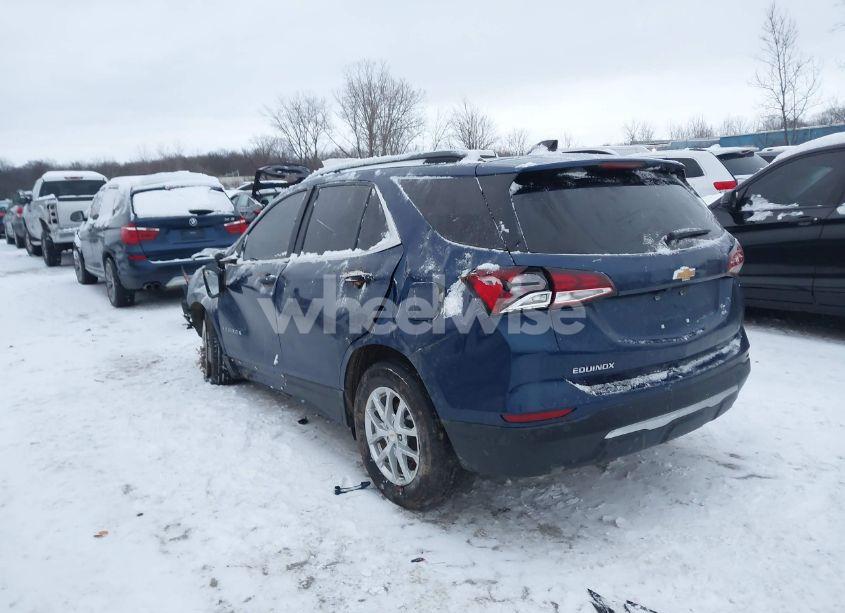 Photo 3 of 2022 Chevrolet Equinox FWD LT (VIN 3GNAXKEV0NL184647)