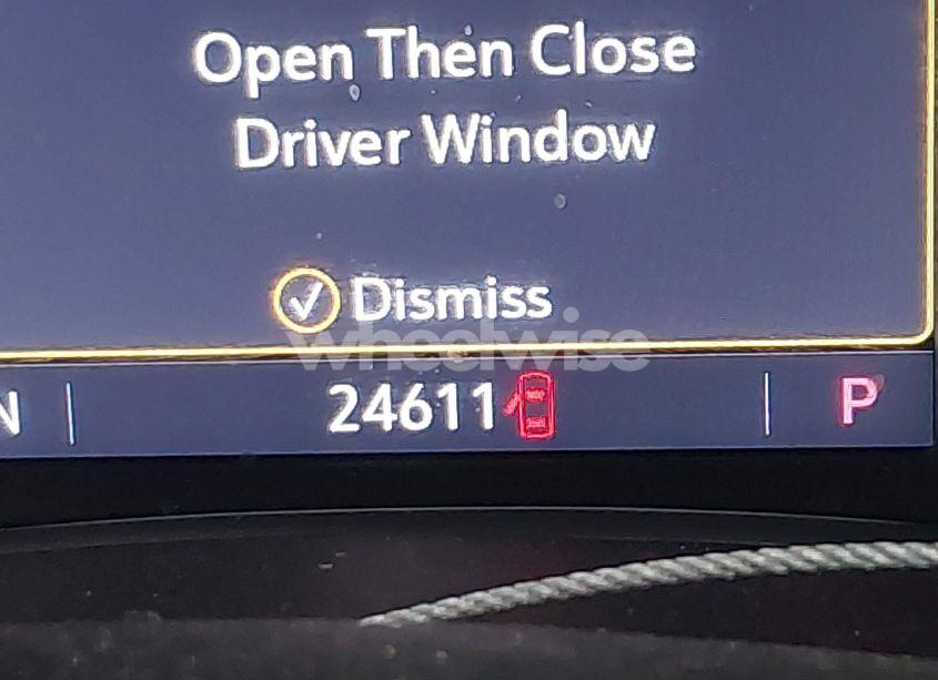 Photo 16 of 2022 Chevrolet Equinox FWD LT (VIN 3GNAXKEV0NL204833)