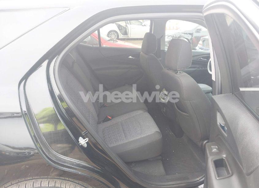 Photo 8 of 2022 Chevrolet Equinox FWD LT (VIN 3GNAXKEV0NL213774)