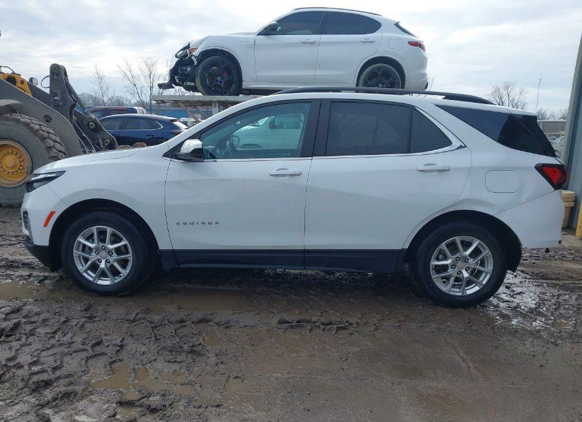 Photo 14 of 2022 Chevrolet Equinox FWD LT (VIN 3GNAXKEV0NS102499)