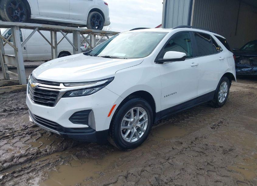 Photo 2 of 2022 Chevrolet Equinox FWD LT (VIN 3GNAXKEV0NS102499)