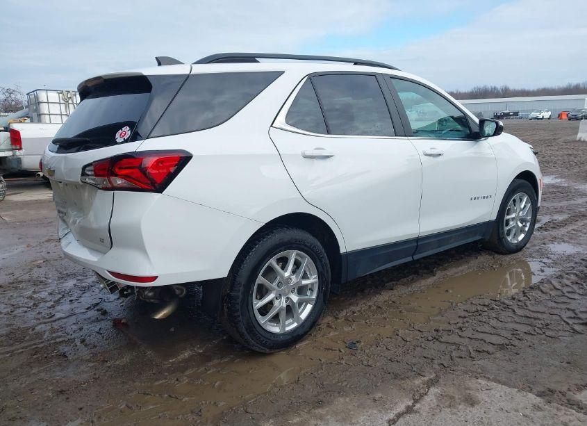 Photo 4 of 2022 Chevrolet Equinox FWD LT (VIN 3GNAXKEV0NS102499)