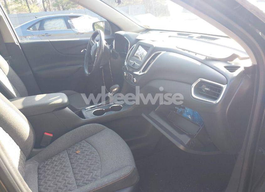 Photo 5 of 2022 Chevrolet Equinox FWD LT (VIN 3GNAXKEV0NS177414)