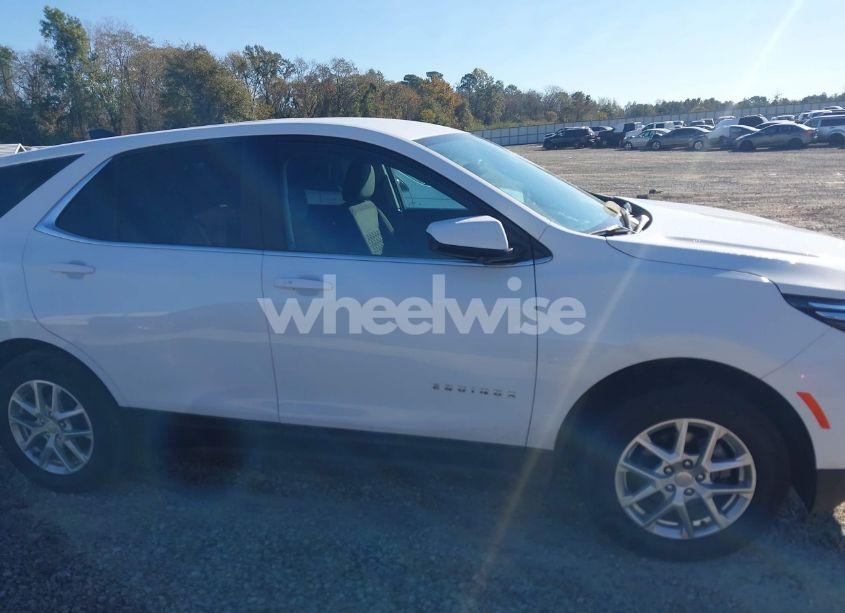 Photo 13 of 2022 Chevrolet Equinox FWD LT (VIN 3GNAXKEV0NS204952)
