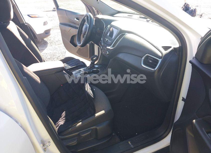 Photo 5 of 2022 Chevrolet Equinox FWD LT (VIN 3GNAXKEV0NS204952)