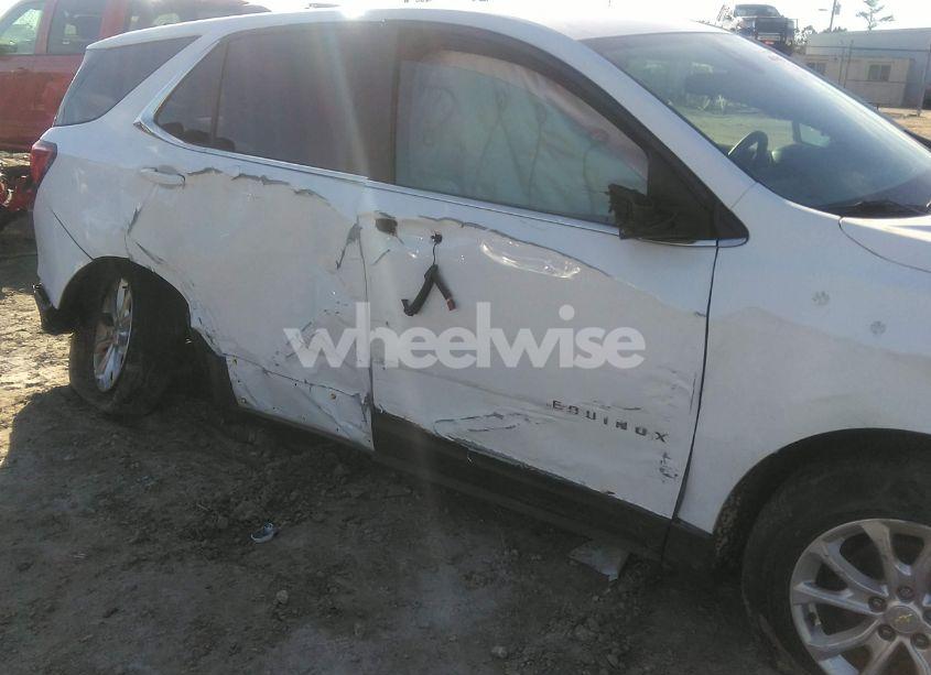 Photo 6 of 2021 Chevrolet Equinox FWD LT (VIN 3GNAXKEV1MS129273)