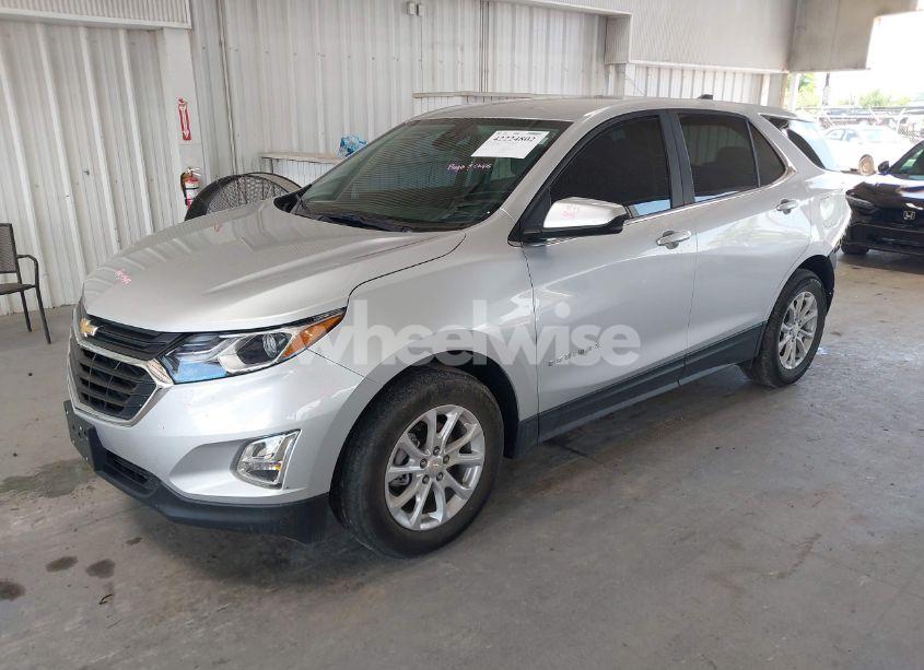 Photo 2 of 2021 Chevrolet Equinox FWD LT (VIN 3GNAXKEV1MS158210)