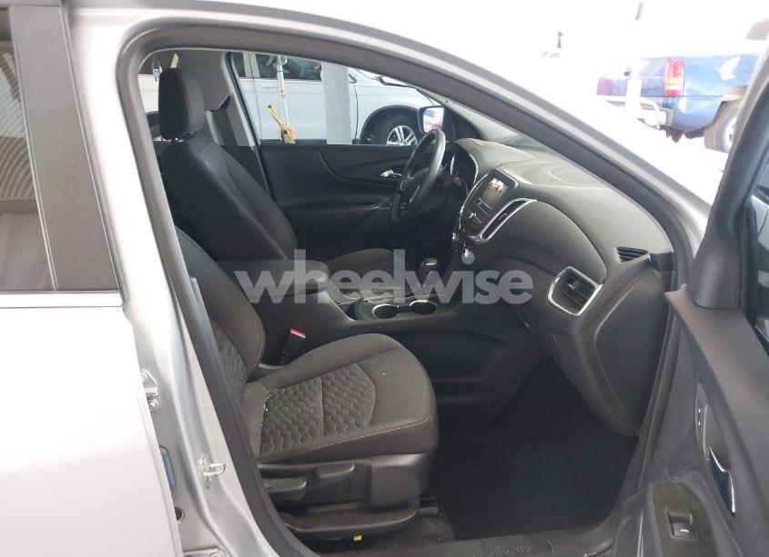 Photo 5 of 2021 Chevrolet Equinox FWD LT (VIN 3GNAXKEV1MS158210)