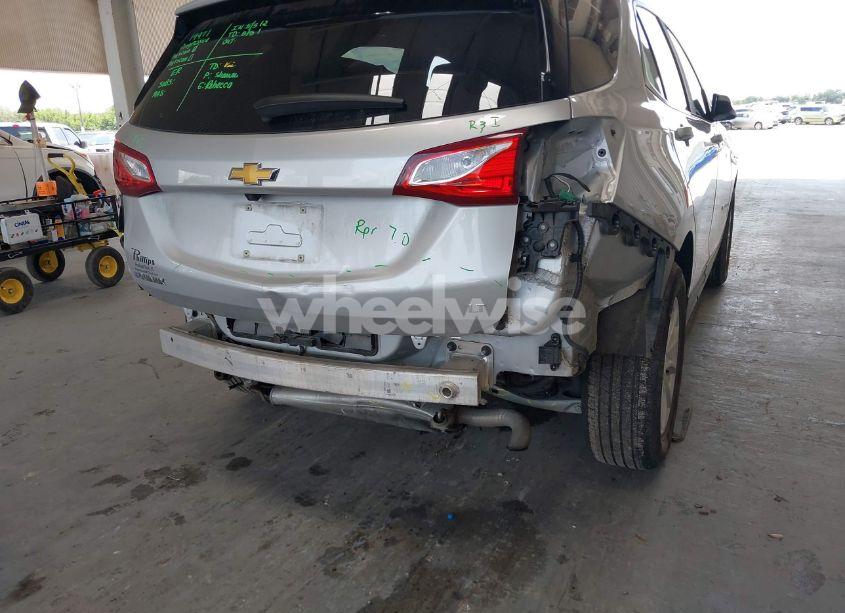 Photo 6 of 2021 Chevrolet Equinox FWD LT (VIN 3GNAXKEV1MS158210)