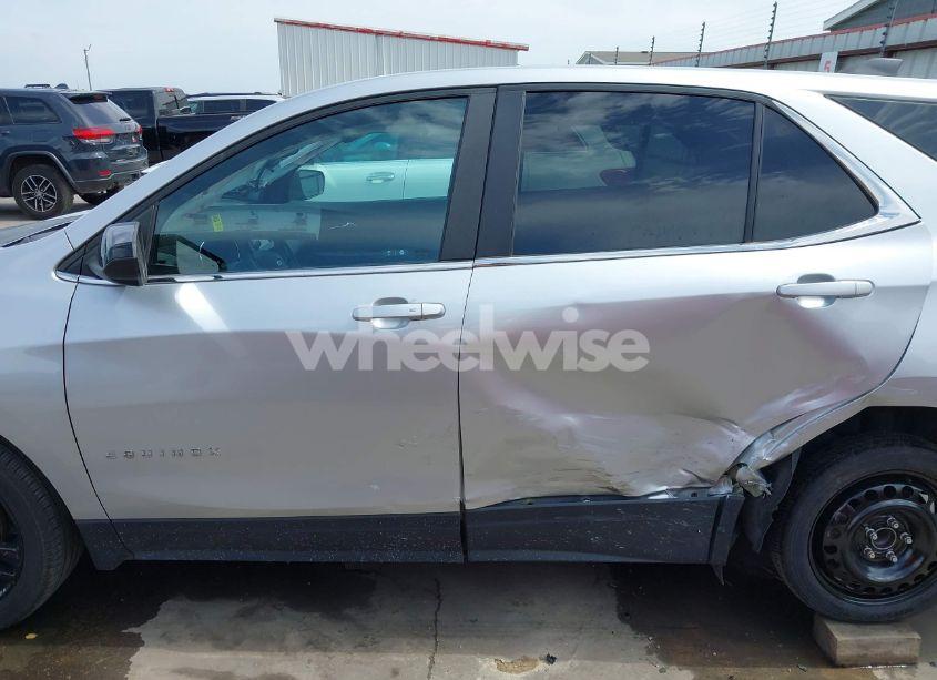 Photo 15 of 2021 Chevrolet Equinox FWD LT (VIN 3GNAXKEV1MS181857)