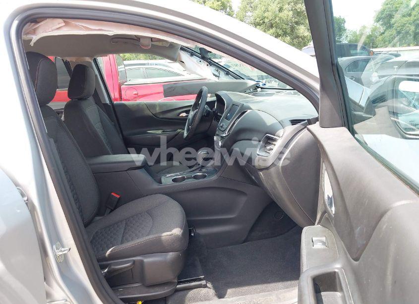 Photo 5 of 2021 Chevrolet Equinox FWD LT (VIN 3GNAXKEV1MS181857)